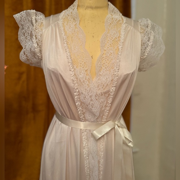 Petite Miss Elaine Vintage Bridal Lace Edged Robe And Slip Peignoir Set - Picture 3 of 15